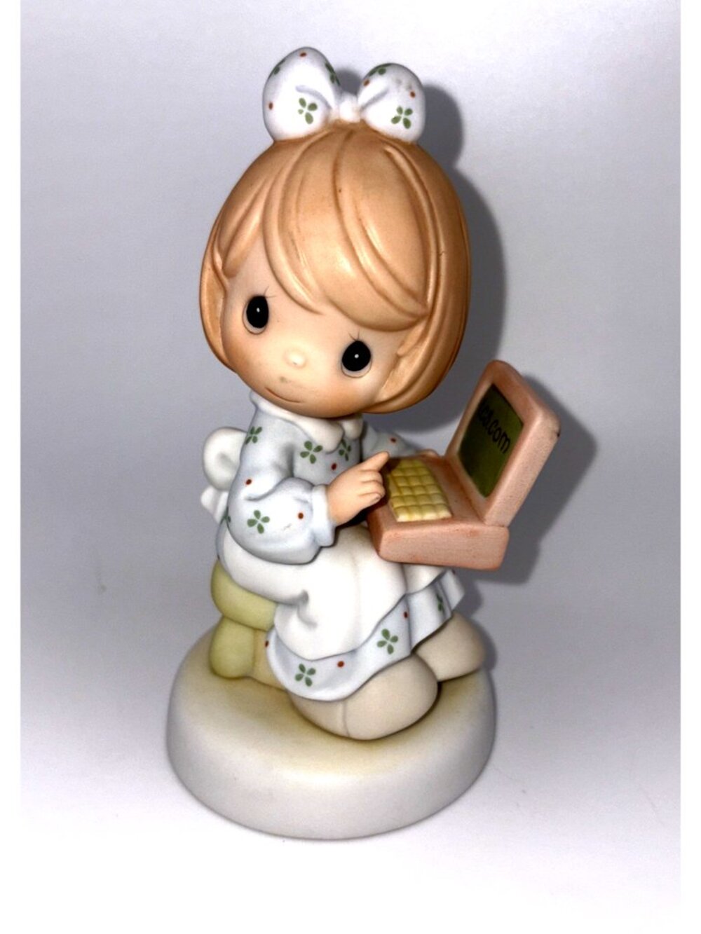 Precious Moments Loving Caring Sharing #679860 Enesco 1999 NWOB